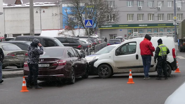 У центрі Луцька – аварія: рух ускладнений (оновлено)