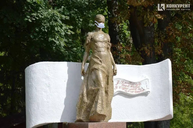 Якби луцькі пам'ятники були в режимі карантину (фото)