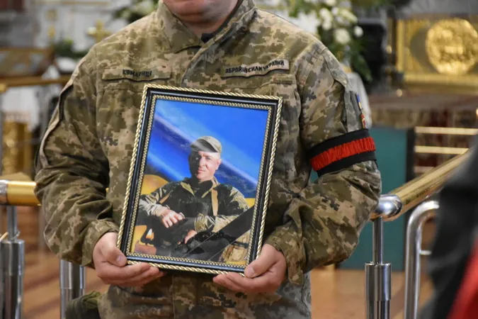 У Луцьку попрощалися із загиблими на війні Юрієм Дрофою та В'ячеславом Овчаром (фото)