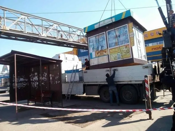 Луцьким муніципалам погрожували звільненням за знесення кіоска (фото)