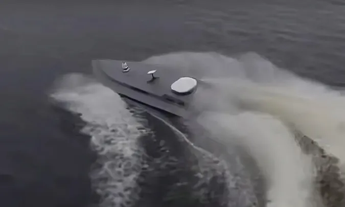Морський дрон ГУР знищив швидкісний катер росіян у Криму (відео)