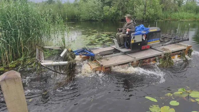 На річці Стохід у Любешові розпочали розчистку русла (фото)