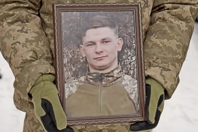 Поховали біля мами: Володимирська громада провела в останню дорогу молодого воїна Артура Шевчука