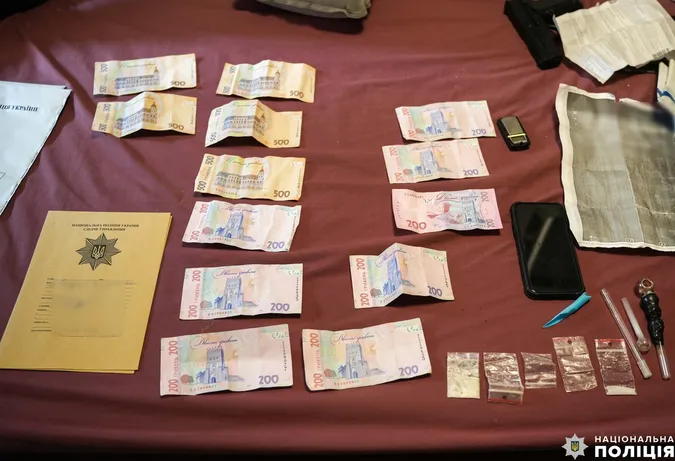 У Рівному медсестра-наркоманка торгувала метамфетаміном (фото, відео)