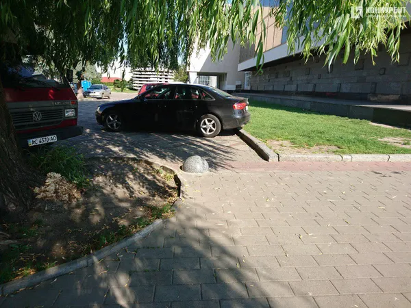 У центрі Луцька встановили обмежувачі руху (ФОТОФАКТ)