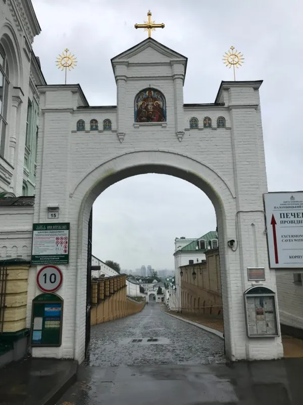 Києво-Печерську лавру відкрили для відвідувачів (фото)