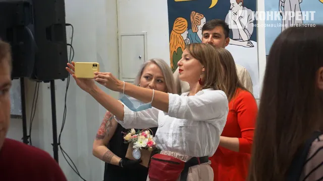 «Зробимо Лесю великою знову»: у Луцьку презентували художню виставку (фото, відео)