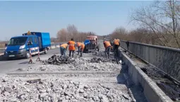 Показали, як у Княгининку ремонтують міст через Стир (фото)