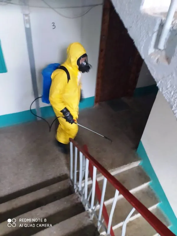У Луцьку дезінфікують під'їзди багатоповерхових будинків (фото)
