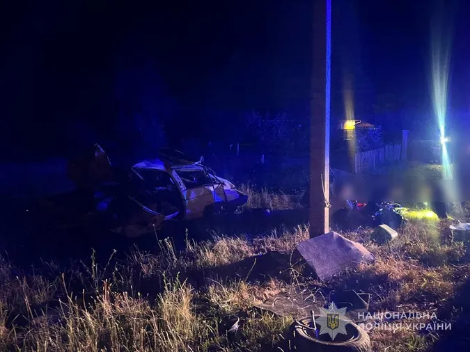На Волині – жахлива смертельна аварія: двоє загиблих, шестеро людей у лікарні (фото)