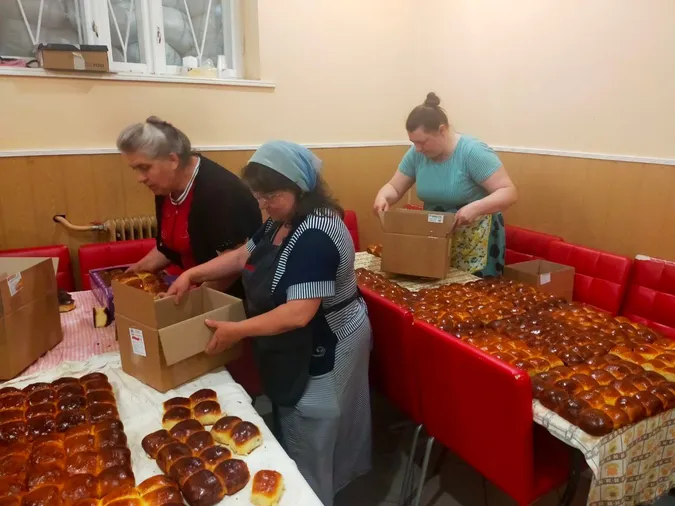 Свіжа випічка від «Спасіння» та футбол в школі: «Заїхали в гості» в Мар’янівку
