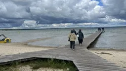 Замість купальника – куртка: сезон на Шацьких озерах на паузі? (фото)