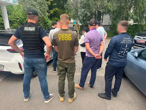 Вимагав $20 000 за «списання» зі служби: у Луцьку затримали 47-річного ділка (фото)