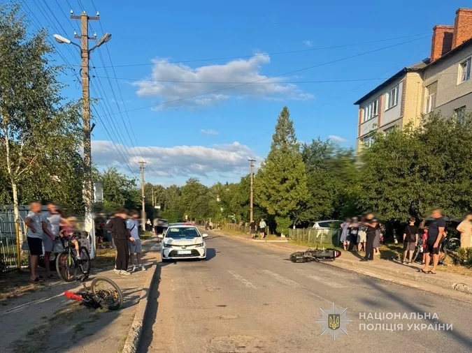 Обоє – неповнолітні: на Волині мотоцикліст збив велосипедиста (фото)