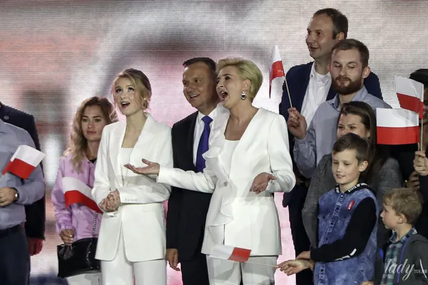 Стриманість та елегантність: стиль першої леді Польщі Агати Корнхаузер-Дуди