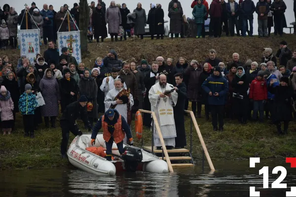 Як занурювалися волиняни в крижану воду (ФОТО, ВІДЕО)