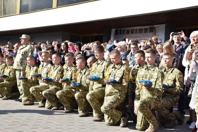 Зі зброєю і прийомами рукопашки: як приймали в Луцьку в ліцеїсти (ФОТО)