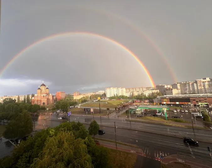 Над Луцьком після зливи засяяла подвійна веселка (фото)