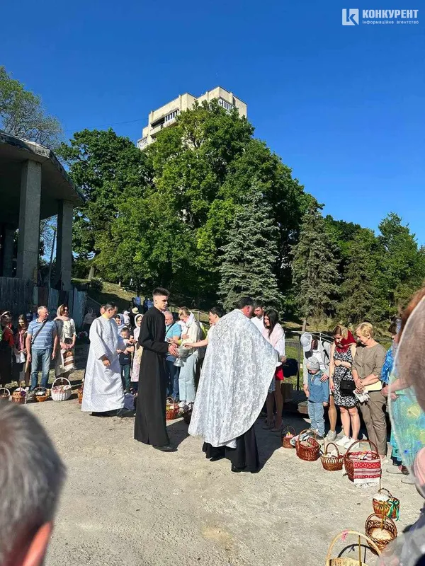 У церкві Луцька, яка загорілась напередодні Великодня, святили паски (фото)