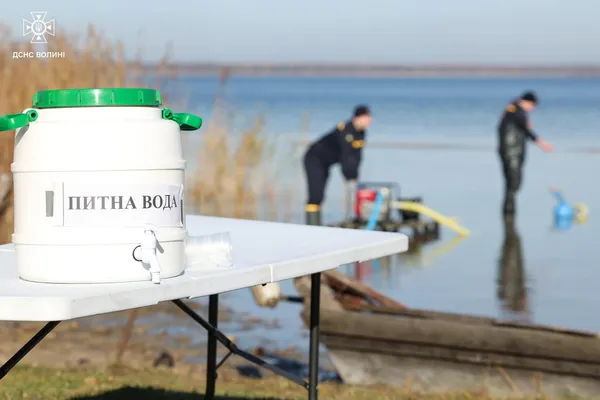 На Шацьких озерах провели масштабну евакуацію з води: що коїться (фото)