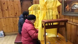 Голосували між стільцями:  у житомирських дільницях не підготували кабіни (фото)