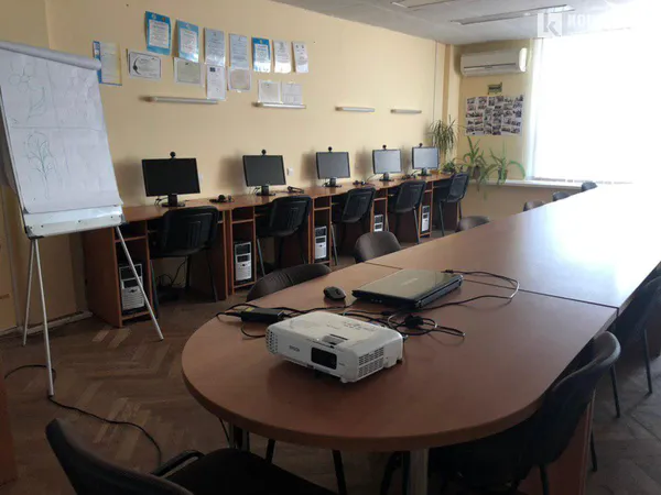 Книжки 17 століття, вражаюча фонотека, клуб бриджу: чим здивувала волинська бібліотека (ФОТО)
