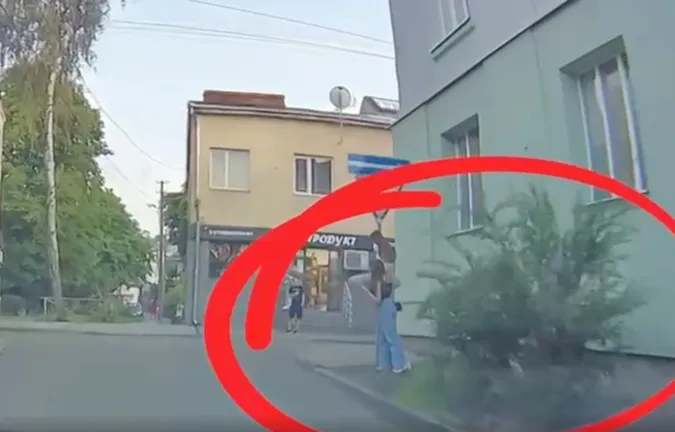 У Луцьку підлітки масово повторюють небезпечний TikTok-тренд (відео)