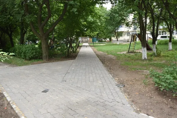 У Луцьку облаштовують нові пішохідні доріжки (фото)
