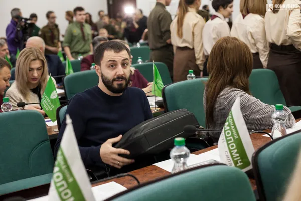 Із вогнем миру і співами: якою була остання в 2019 році сесія Луцької міської ради (фото)