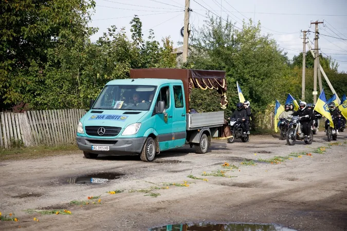 На Волині попрощалися із загиблим воїном Олександром Синяговським (фото)