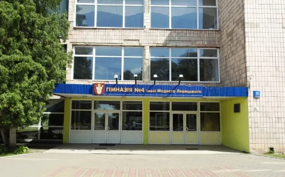 Називає дітей «лохами»: батьки звинувачують вчительку луцької гімназії у булінгу