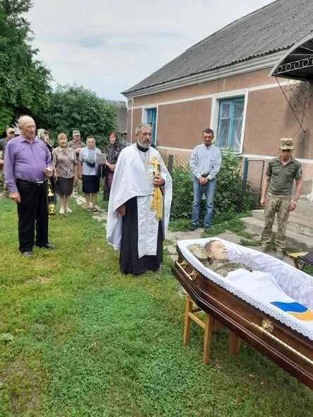 Помер у шпиталі: на Волині попрощалися з Героєм Юрієм Більшевичем (фото)