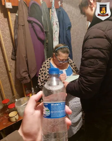 У Луцьку муніципали купили в жінки сурогат і оштрафували її за це (фото)