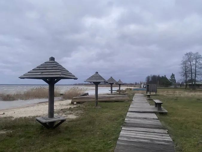 Крижаний берег і таємнича глибина: показали фото зимового Світязю