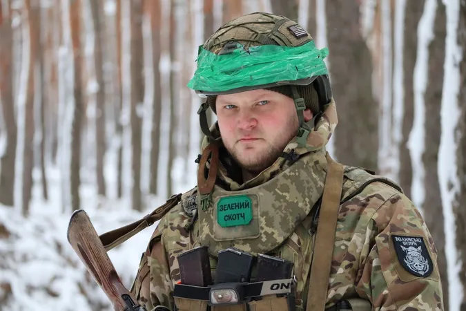 За відбиття штурму у Серебрянському лісі бійця волинської «сотки» нагородили «Золотим хрестом»
