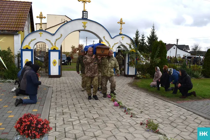 Повернувся не на весілля, а на свій похорон: на Волині попрощалися з капітаном волинської «сотки»