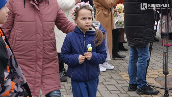 Війна і Воскресіння: у Луцьку святять паски у суботу і без свічок (фото)