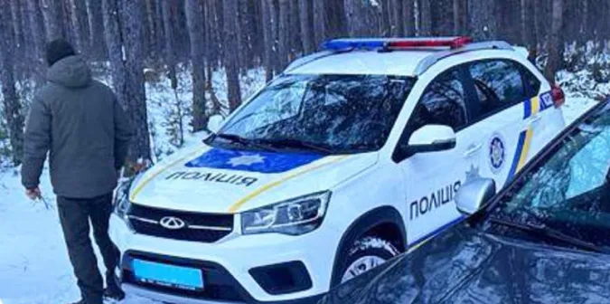 На Волині троє «чорних лісорубів» побили лісівника, який їх побачив