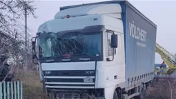 Водій заснув: у Луцькому районі фура знесла електроопору (фото)
