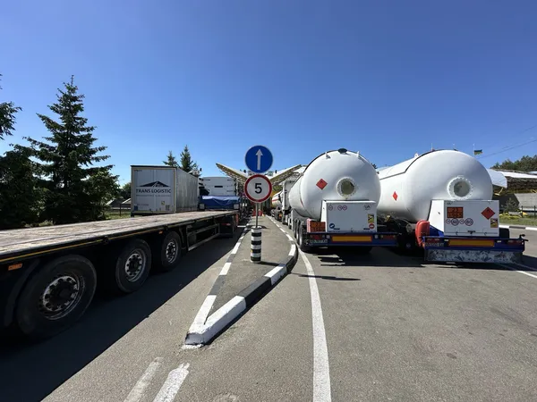Нові офіси, дорожнє покриття, ліхтарі та генератор: як оновили пункт пропуску «Ягодин-Дорогуськ» (фото)
