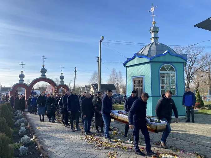 На Волині провели в останню путь захисника Андрія Григоренка (фото)