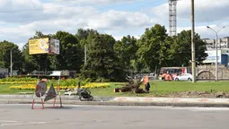 Як у Луцьку ремонтують дороги та прибудинкові території (фото)