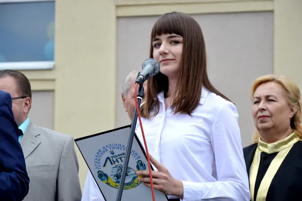 Випускникам-бакалаврам ЛНТУ почесно вручили дипломи (фото)