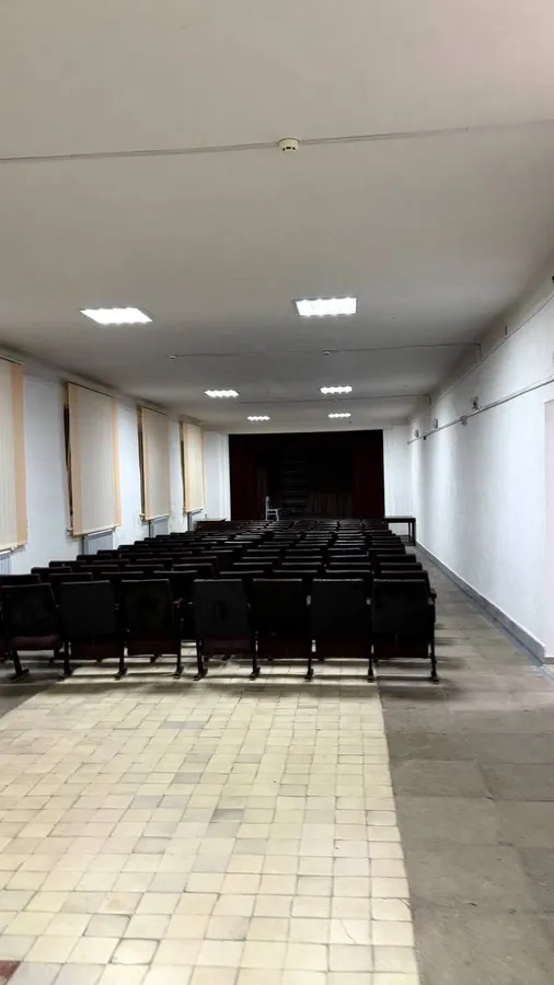 Пліснява на стінах і нестача меблів: на Волині виявили проблеми у гуртожитку для ВПО (фото)