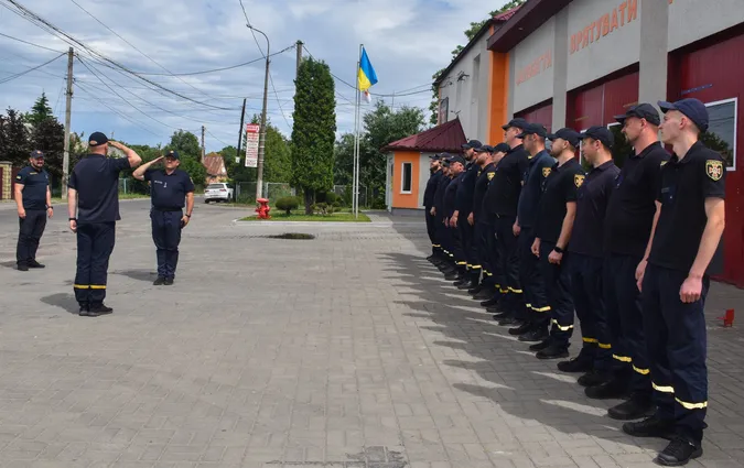Волинські рятувальники поїхали розміновувати Донеччину (фото)