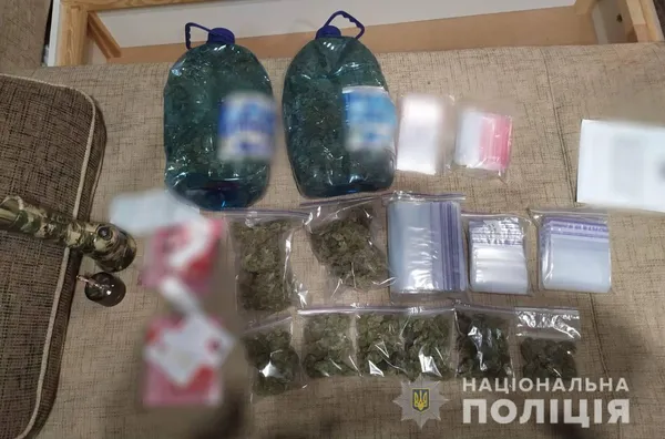 Продавали 500 доз щомісяця: в Луцьку викрили групу наркоторговців (фото, відео)