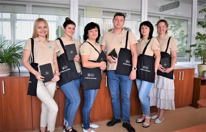 Державні реєстратори луцького ЦНАПу отримали звання найкращих