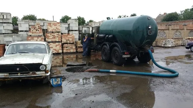 У компанії «Дмитрук» прокоментували інцидент зі зливом нечистот