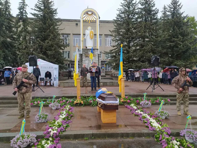 На Волині сотні людей попрощалися з Миколою Гапонюком (фото)