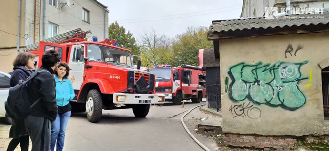 У центрі Луцька палає квартира (фото,відео). ОНОВЛЮЄТЬСЯ